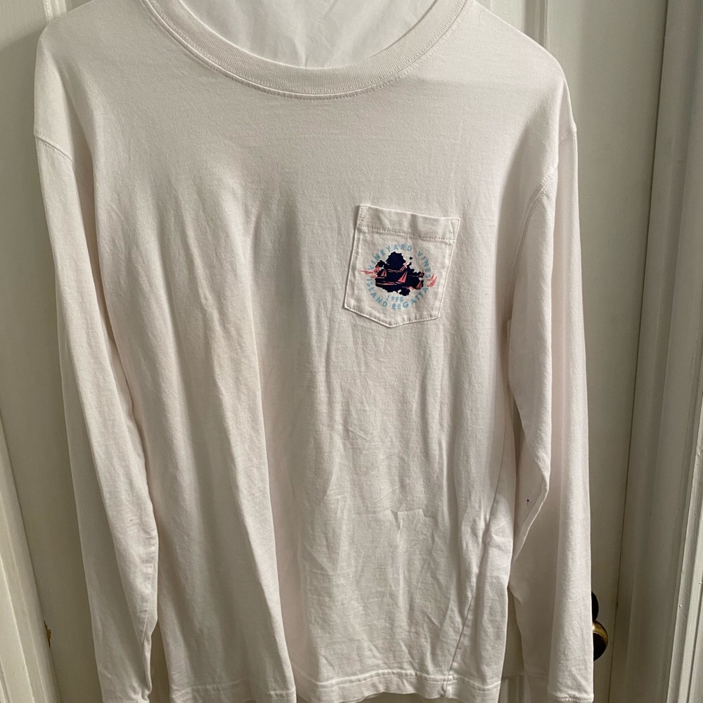 white vineyard vines shirt